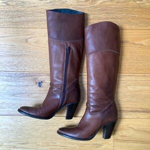 Jolie Italian made tall boot.